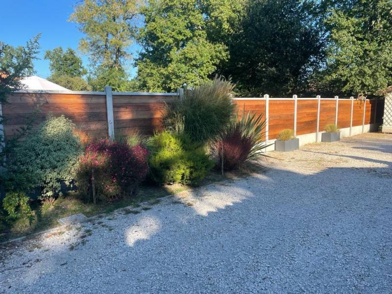 Devis pour la réalisation d'une clôture mixte bois béton sur-mesure par un professionnel à Arsac à proximité du Pian Médoc